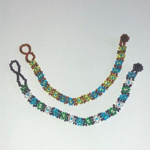 Lot of 2 Vintage Boho Seed Bead Flower Beaded Bracelets